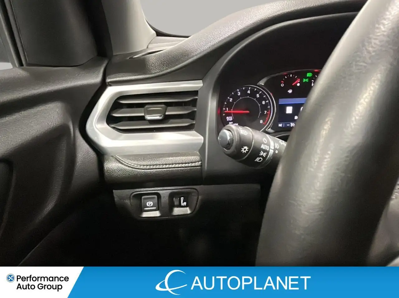 GMC Acadia снимка GMC Acadia