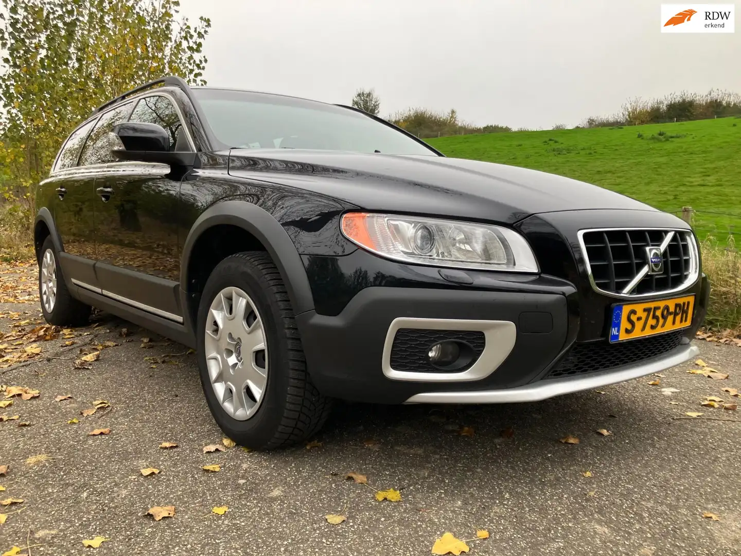 Volvo XC70 3.2 237pk / LPG (Prins) / Stoelverwarming en venti Zwart - 1