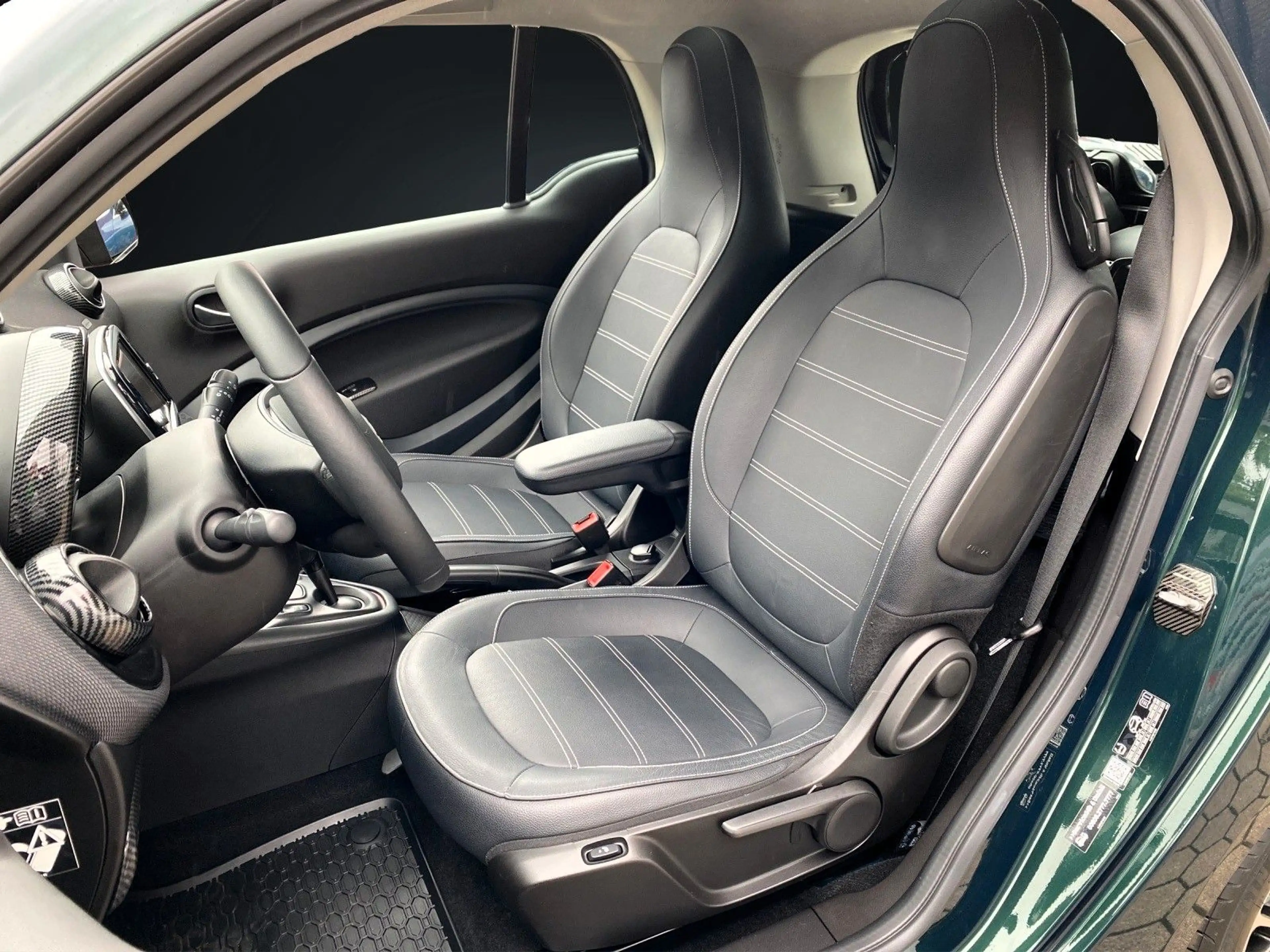 smart forTwo COUPE EQ NAVI-KAMERA-PANORAMA-LED-JBL — photo 15