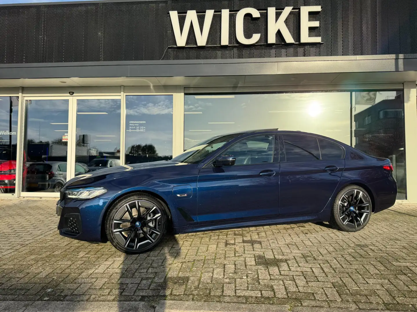 BMW 545 5-serie 545e xDrive 394 PK Bowers 360 Camera HUD D Modrá - 1