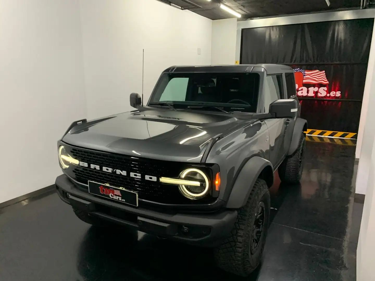 Ford Bronco Wildtrak 2.7L EcoBoost 4x4 2P Aut. Gris - 2