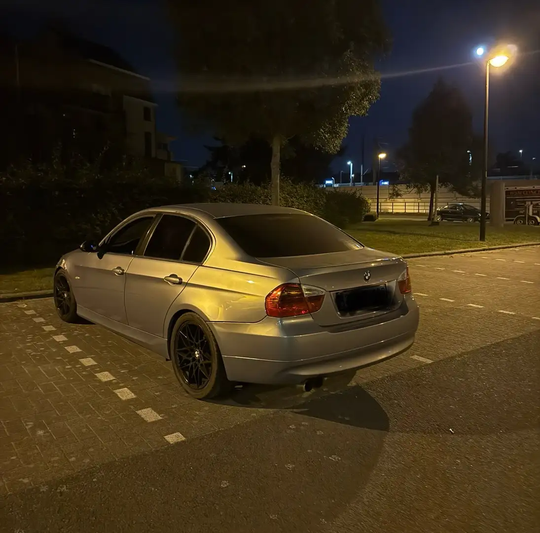 BMW 325 325i - 1