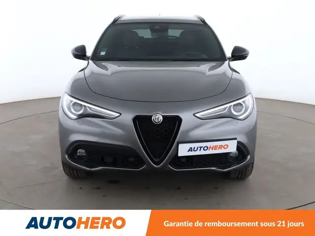 Alfa Romeo Stelvio view 9