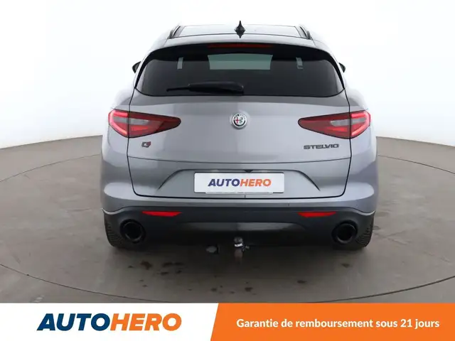 Alfa Romeo Stelvio view 5