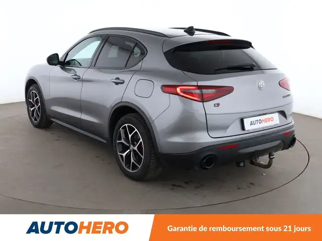 Alfa Romeo Stelvio view 4