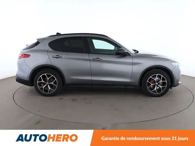 Alfa Romeo Stelvio view 7