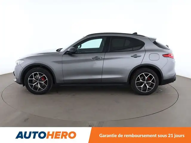Alfa Romeo Stelvio view 3