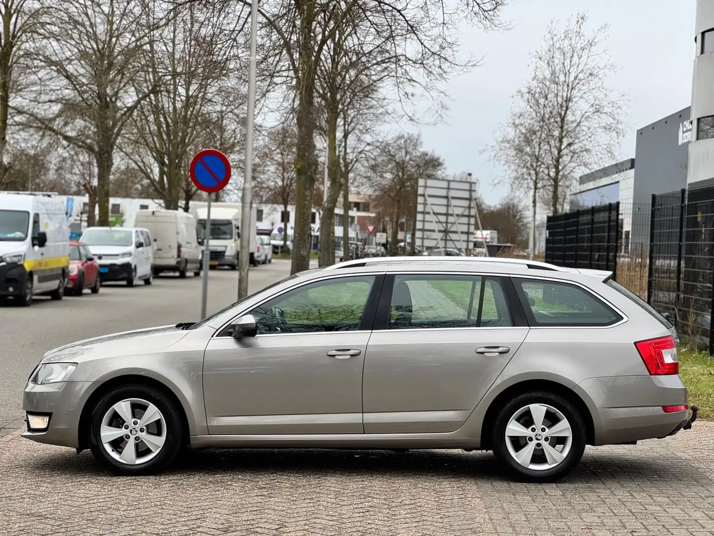 Skoda Octavia Combi 1.4 TSI Greentech Elegance|AUT|PSENSOR|CRUIS Beige - 2