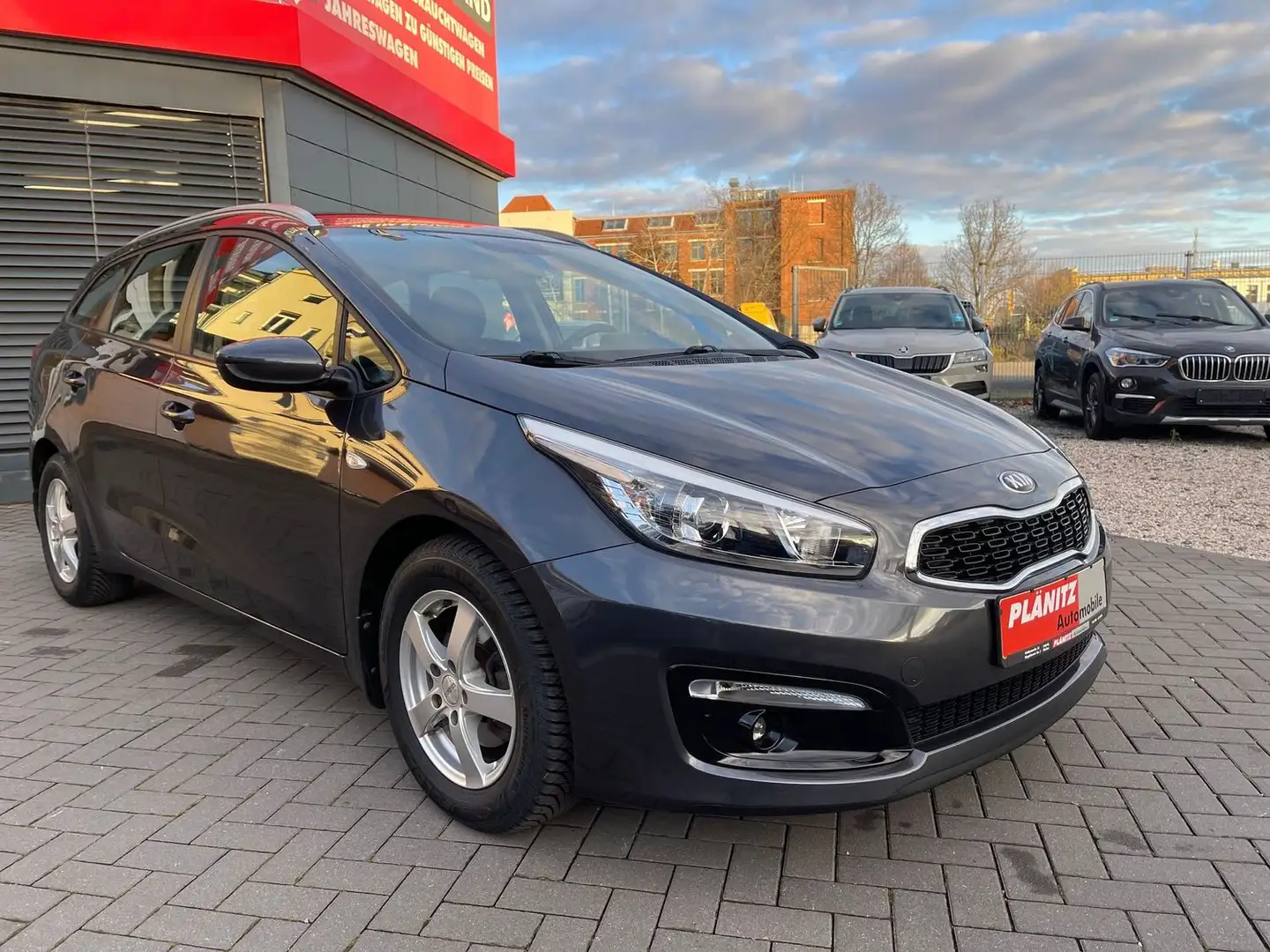 Kia Ceed SW / cee'd SW Attract/Scheckheft/Sitzheizung/neue Allwetterr. Grau - 1