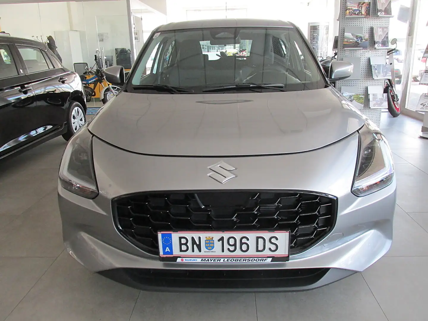 Suzuki Swift 1,2 Hybrid Shine CVT Aut. Silber - 2