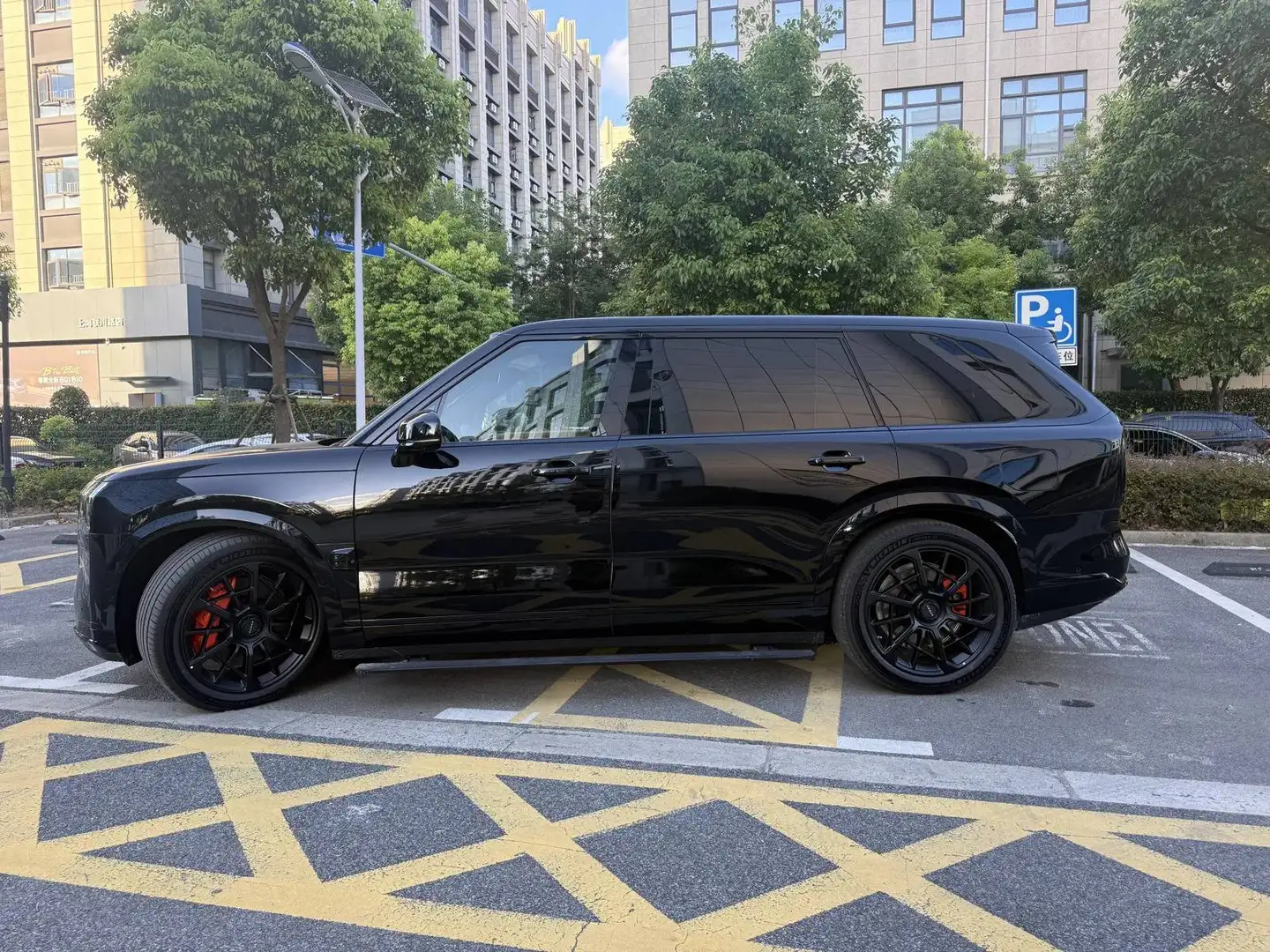 Zeekr 9X HYPER Edition (Super Hybrid · 1.400 PS · 900V) Schwarz - 2
