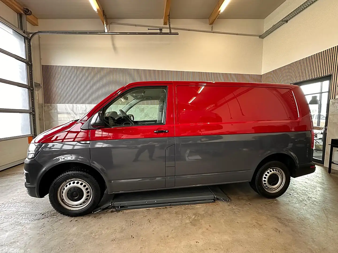 Volkswagen T6 Transporter KR Heckklappe 2,0 TDI Bi-Color, NEUER ÖAMTC TES... Rot - 2