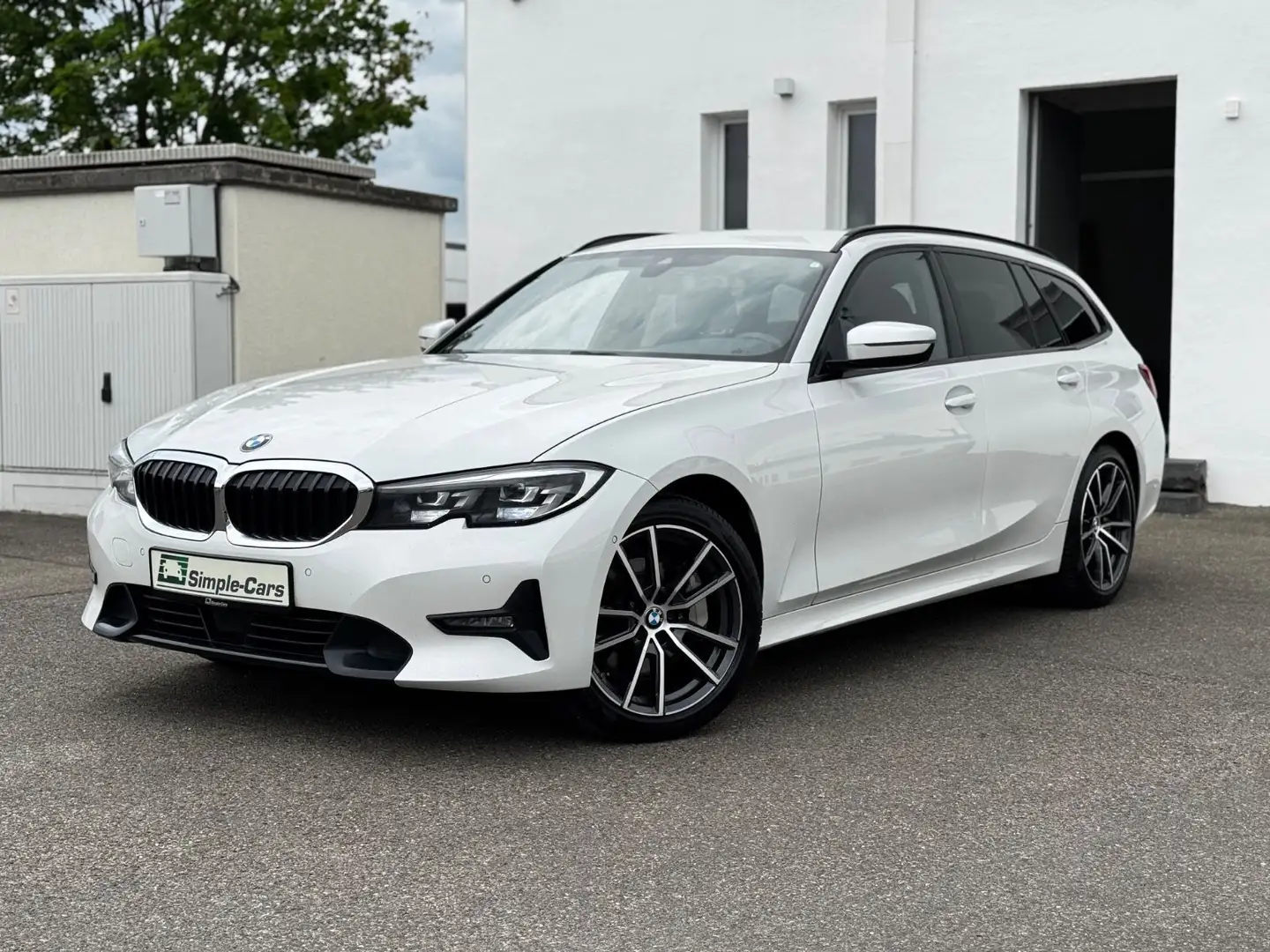 BMW 330 d xDrive Sport Line *AHK*LIVE-PROF*KAMERA*M* Blanc - 1