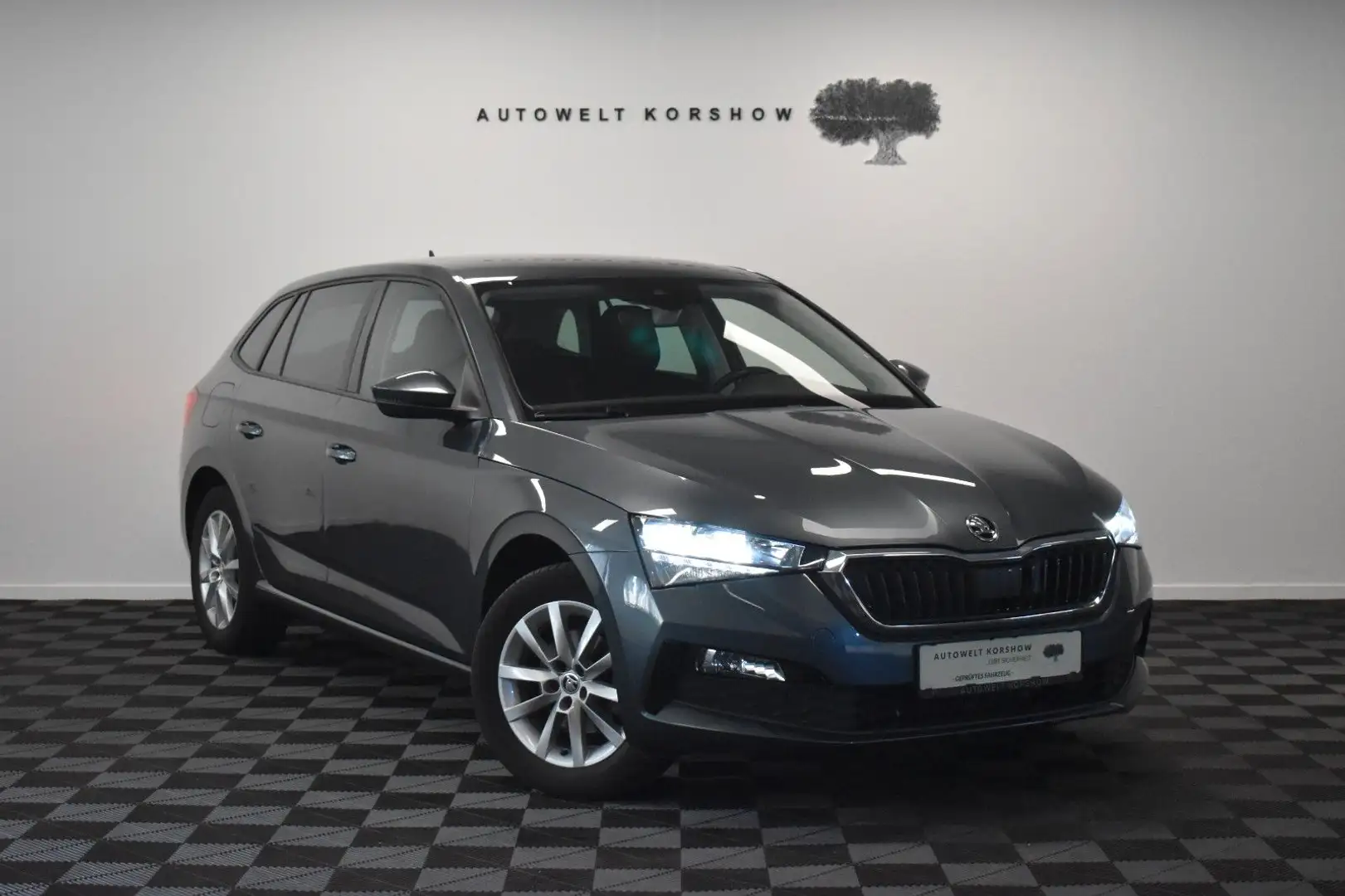 Skoda Scala Ambition *LED *KAMERA *CARPLAY *ISOFIX Grijs - 1