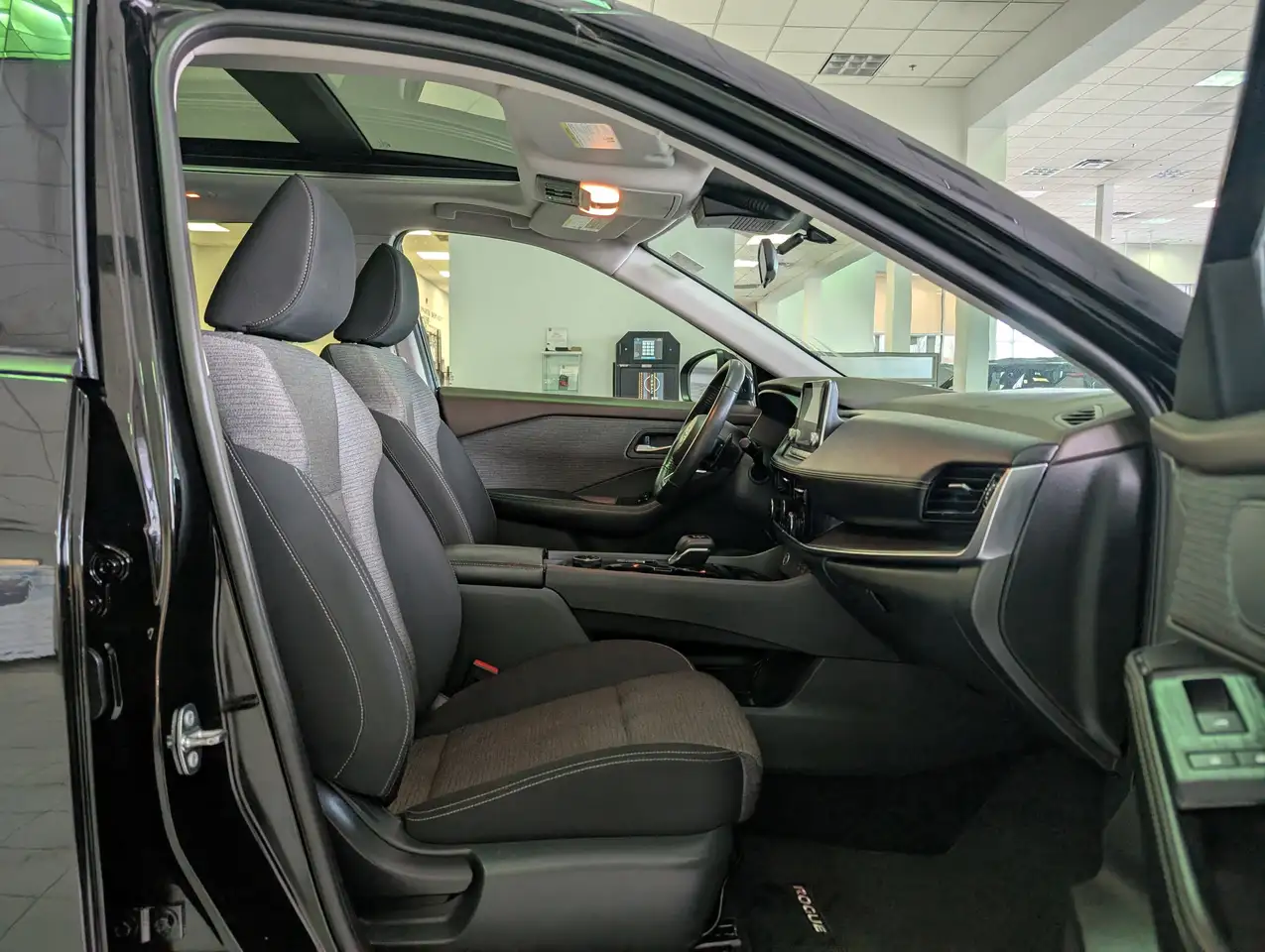 Nissan Rogue снимка Nissan Rogue