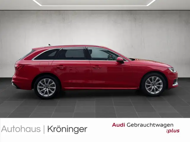 Audi A4 view 4