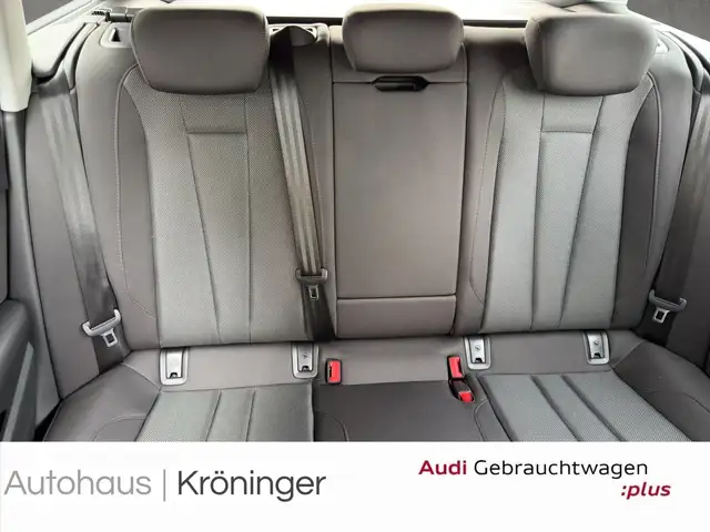 Audi A4 view 10