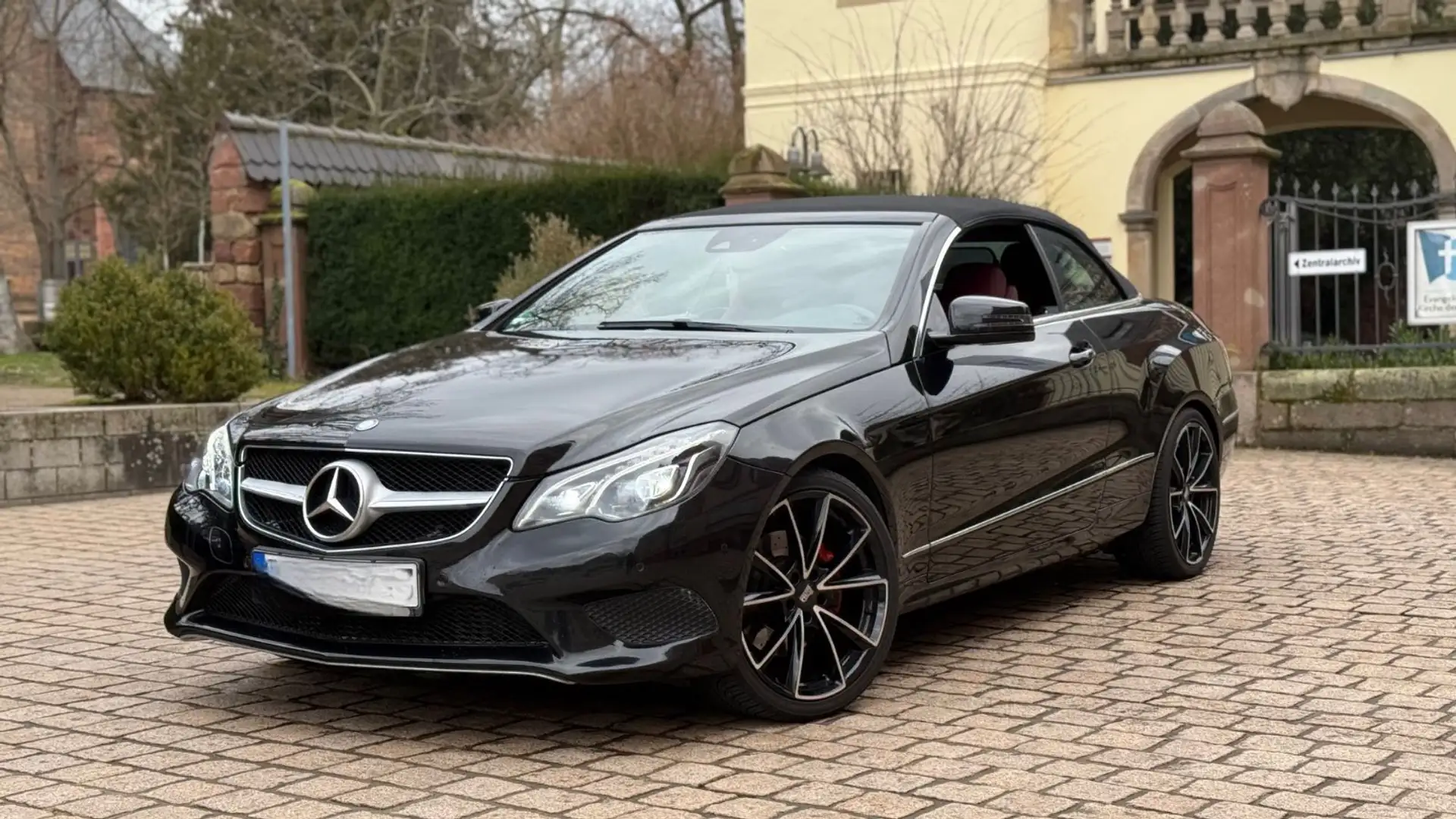 Mercedes-Benz E 220 E -Klasse Cabrio|AUTOMATIK|LED|LEDER|SHZ| Zwart - 2