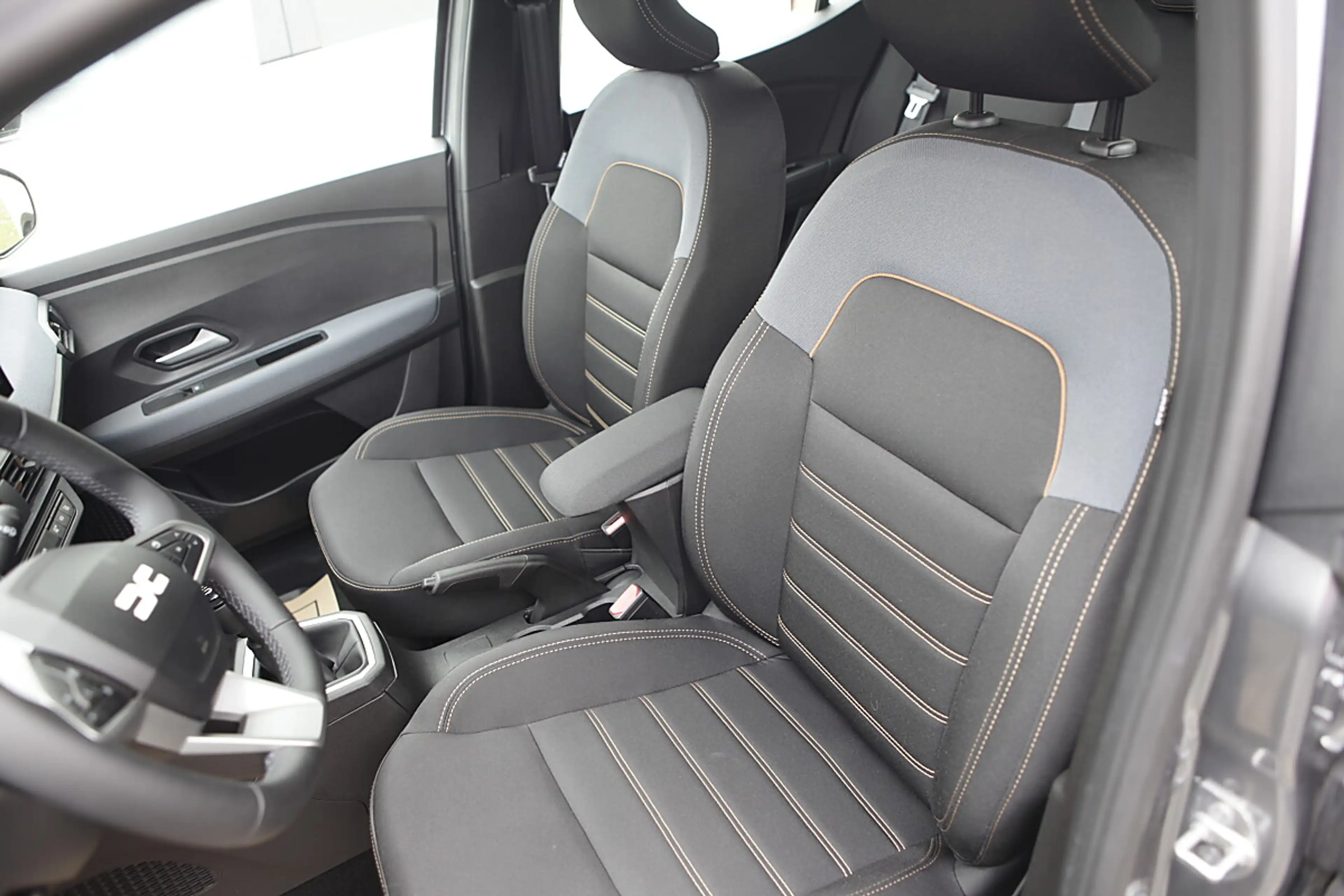 Dacia Sandero Stepway Expression TCe 110 — photo 8