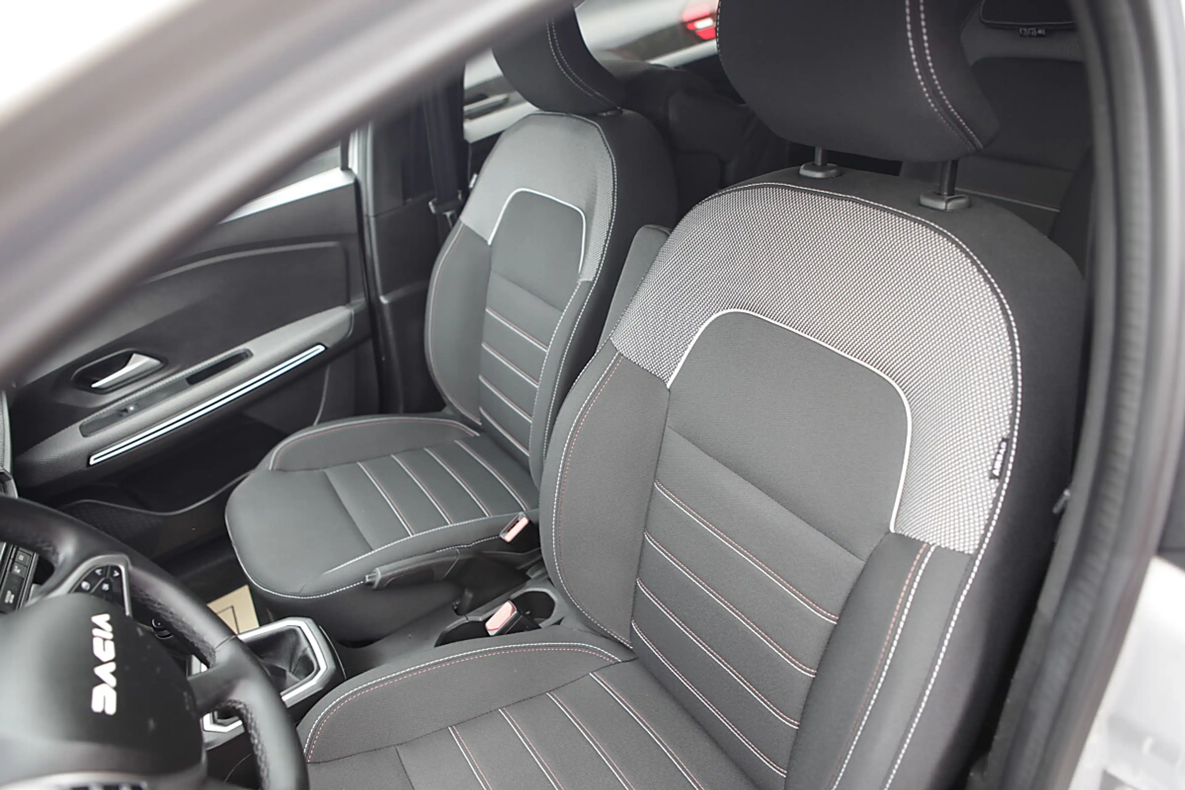 Dacia Sandero Stepway Expression TCe 110 — photo 4