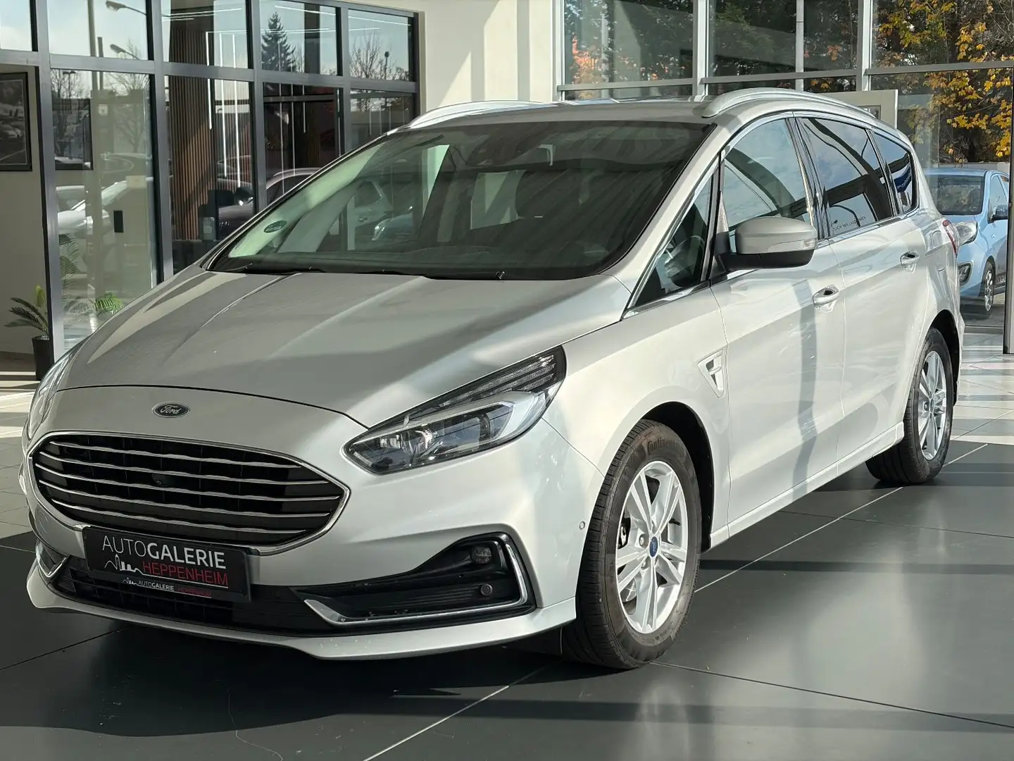 Ford S-Max Titanium/AUT/NAV/TEMP/R-KAM/AHK Silber - 1