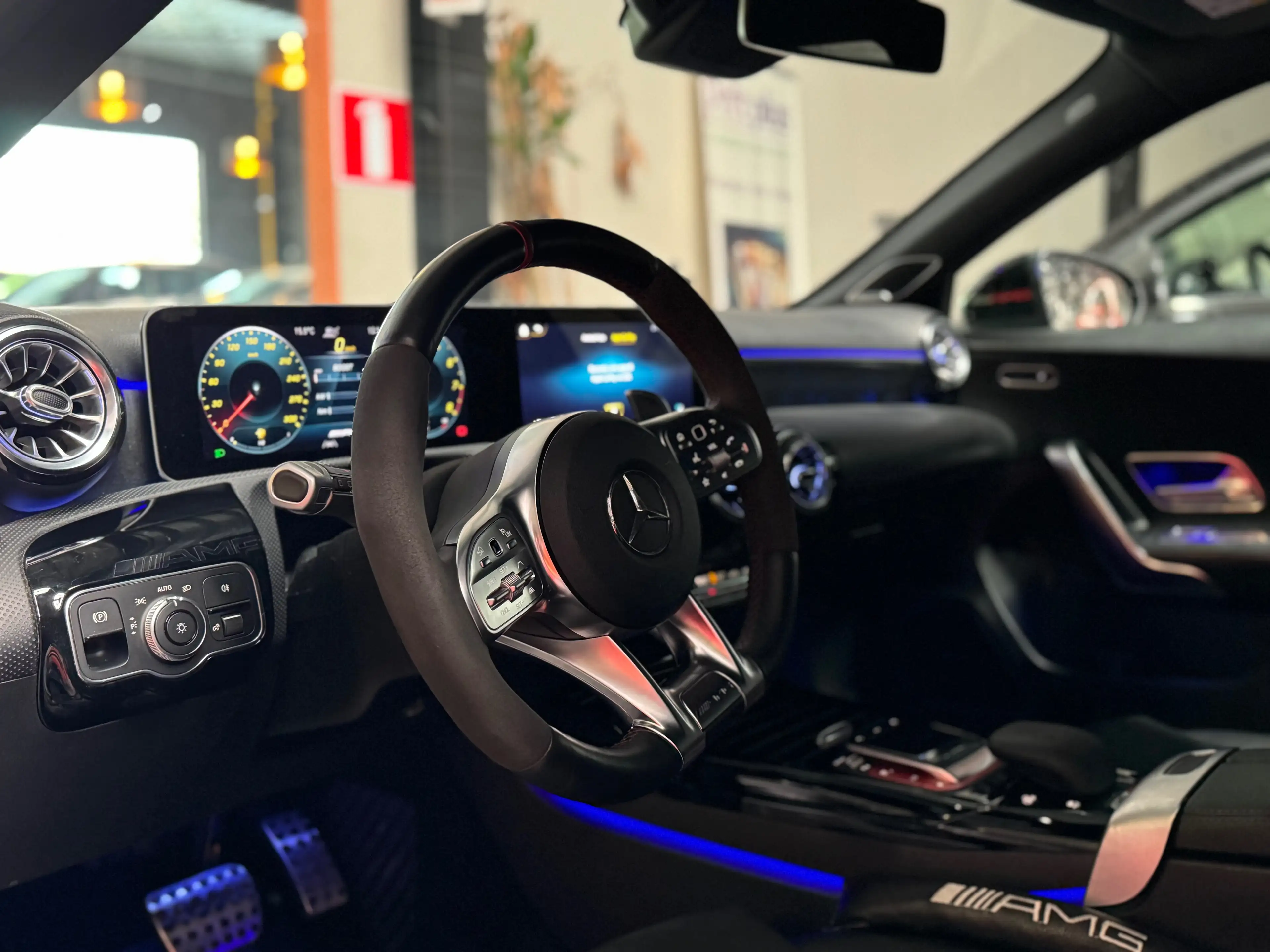 Mercedes-Benz A 45 AMG 4-Matic+ - Tête haute - Burmester - Garantie — photo 15