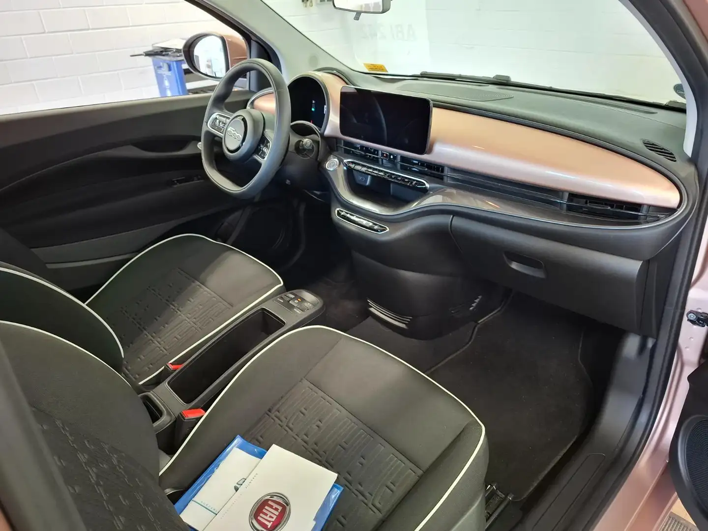 Fiat 500e 3+1 42 kWh 320 Km Reichweite Navi - Klima Gold - 2