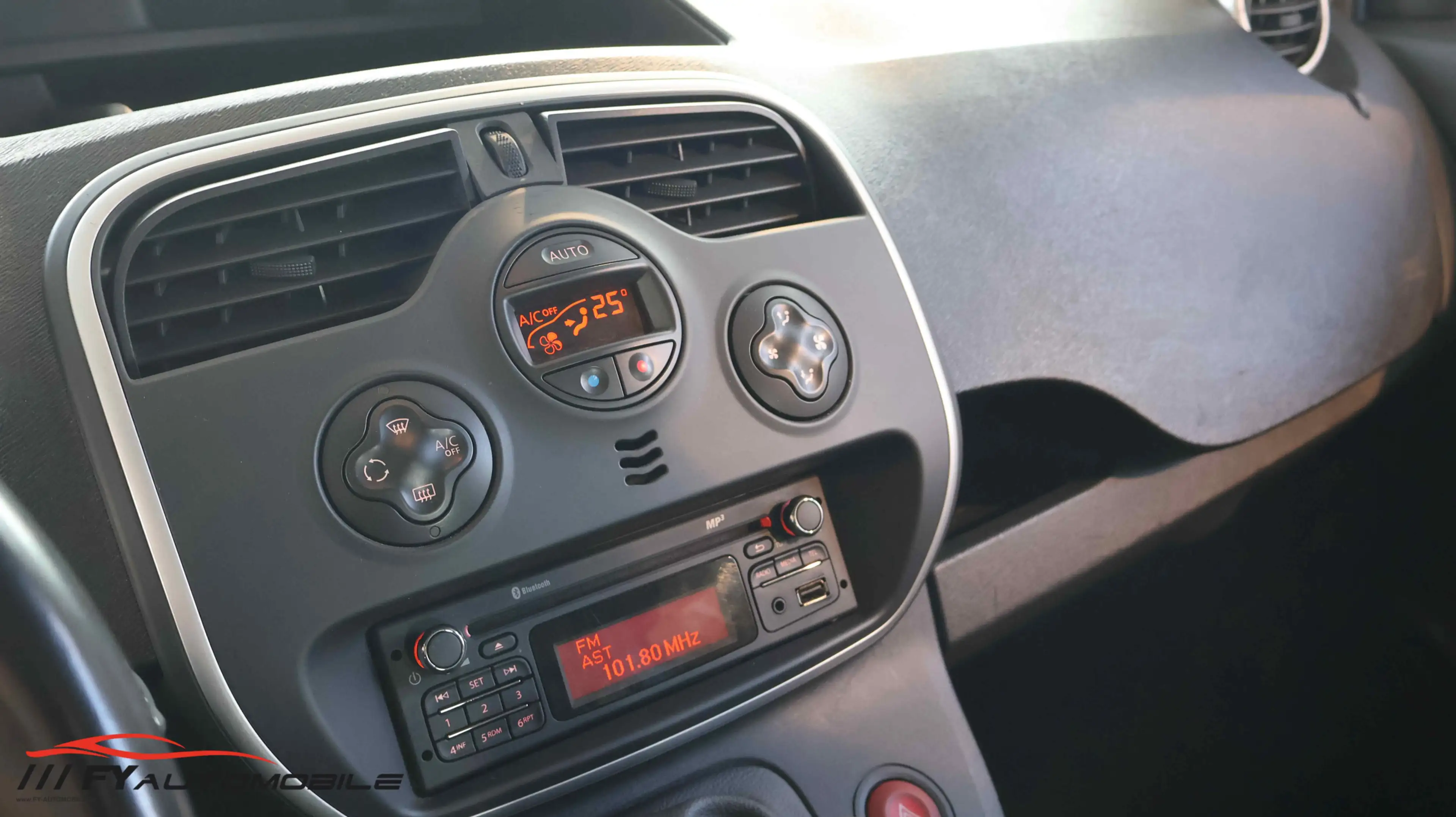 Renault Kangoo Limited* ECO* Klima* 8xBereift* AHK* — photo 14