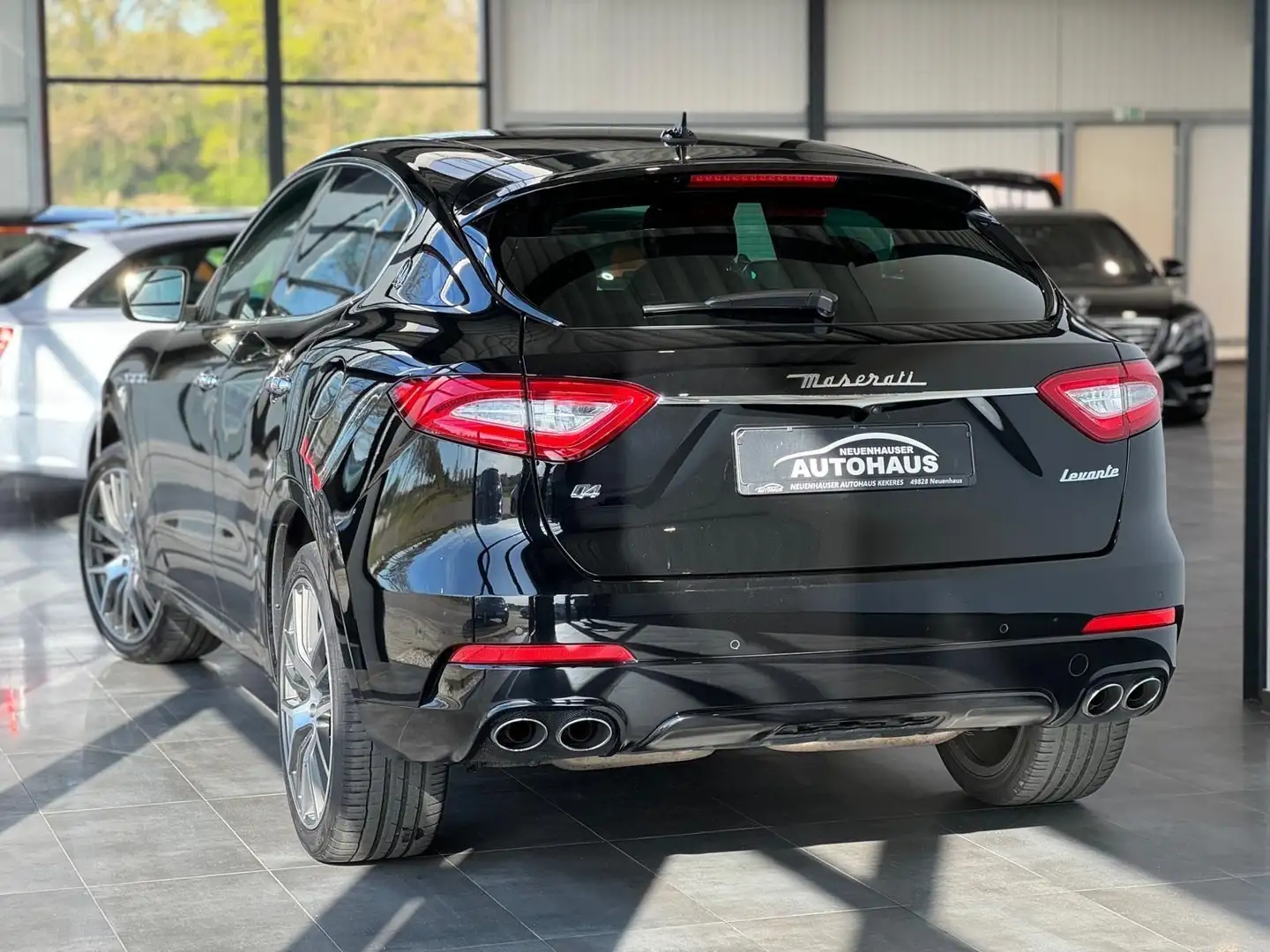 Maserati Levante S Q4 Gransport 4X4 Xenon LED Alcantara Schwarz - 2