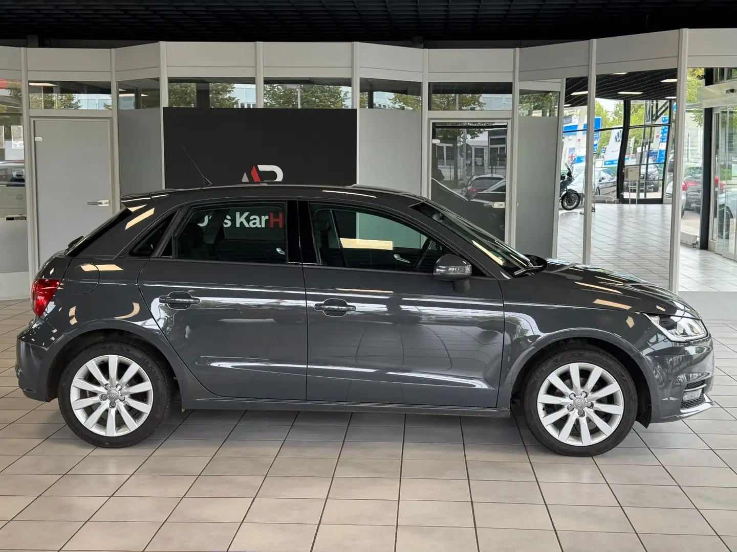 Audi A1 Sportback 1.4 TDI ultra · PDC · Keyless · BT Gris - 2