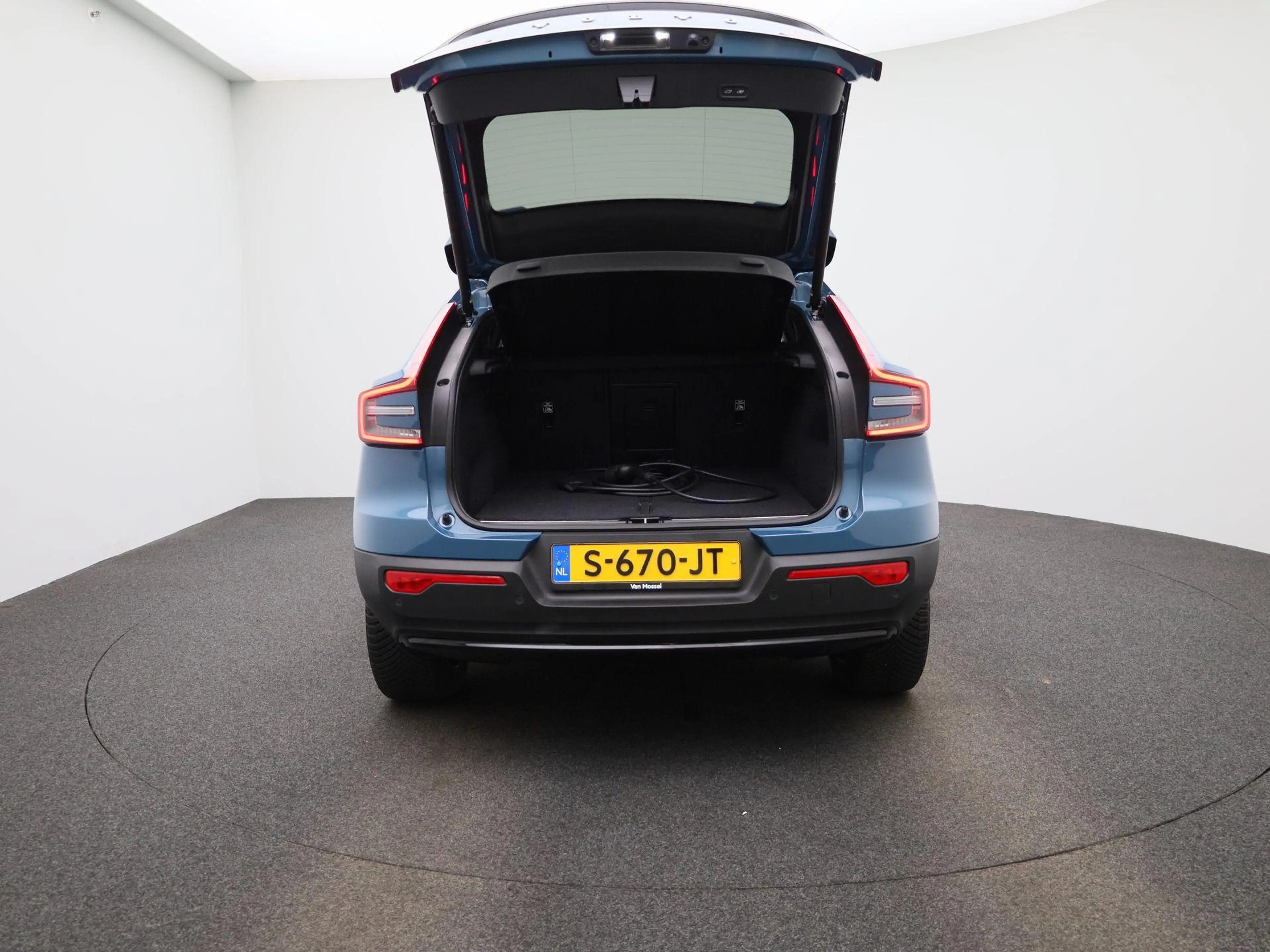 Volvo C40 Recharge Plus 69 kWh — photo 11