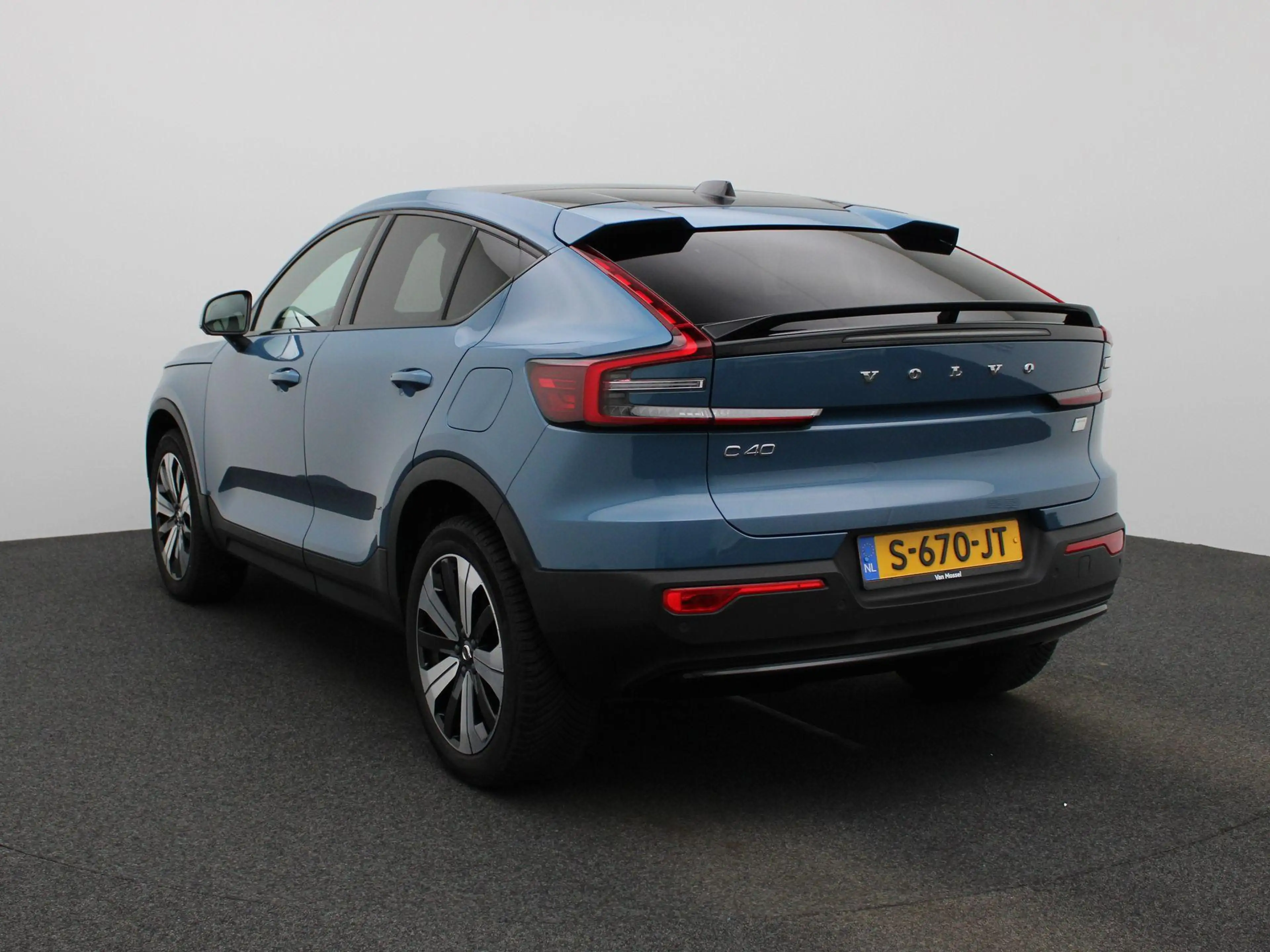 Volvo C40 Recharge Plus 69 kWh — photo 2