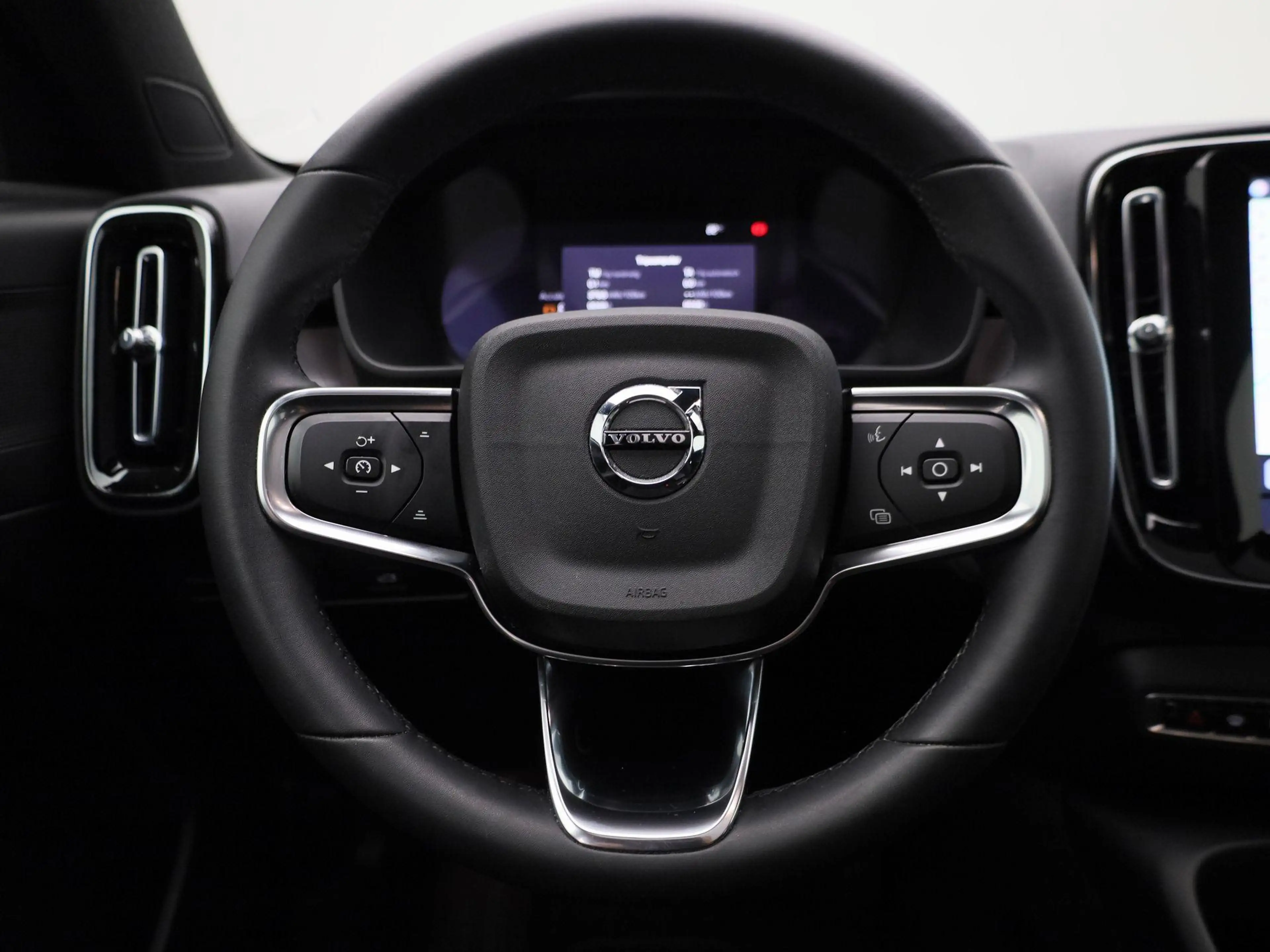 Volvo C40 Recharge Plus 69 kWh — photo 7