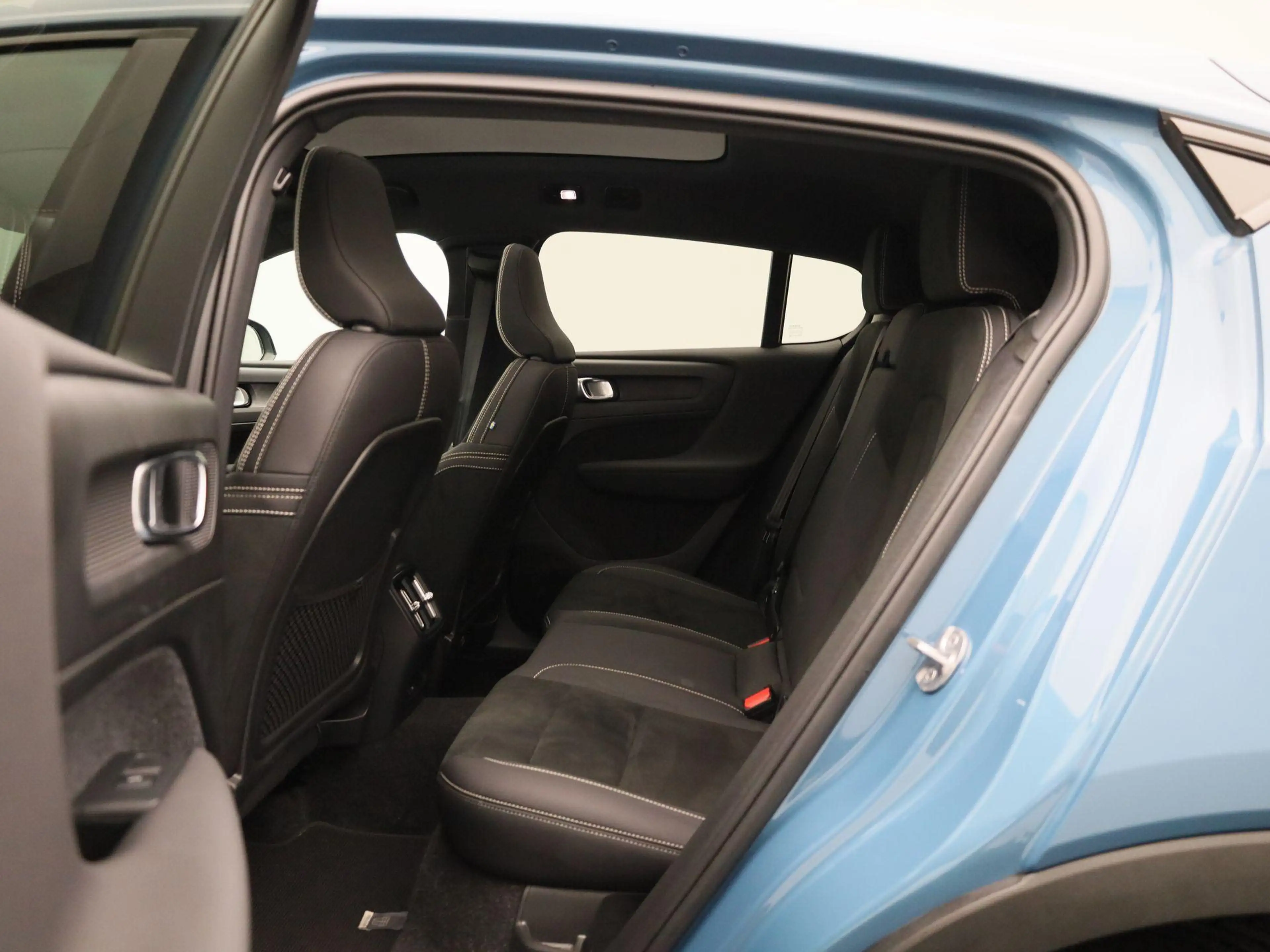 Volvo C40 Recharge Plus 69 kWh — photo 10