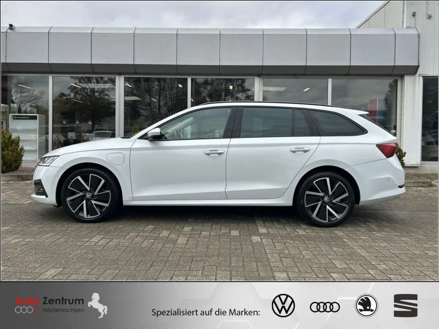Skoda Octavia Combi 1.4 TSI iV DSG Style LEDER*PANO*CANTON*CAM Weiß - 2