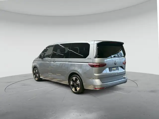 Volkswagen Multivan view 5