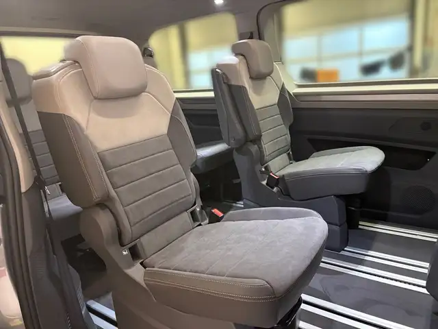 Volkswagen Multivan view 9