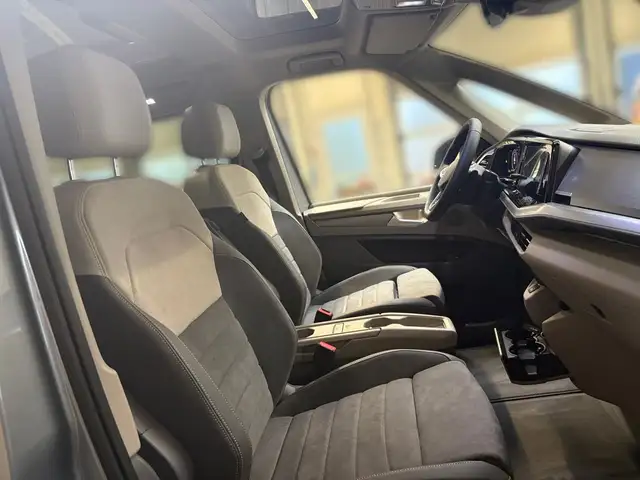 Volkswagen Multivan view 10