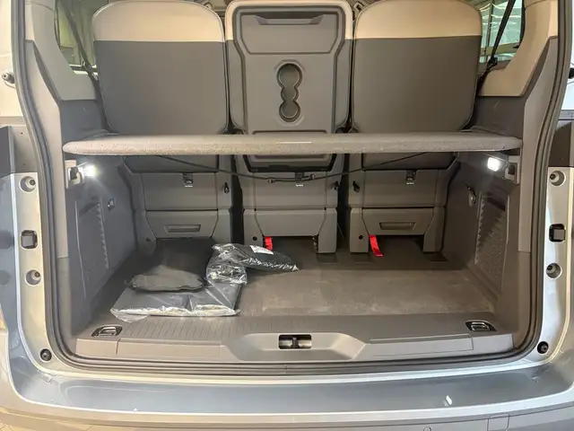 Volkswagen Multivan view 11