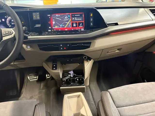 Volkswagen Multivan view 15