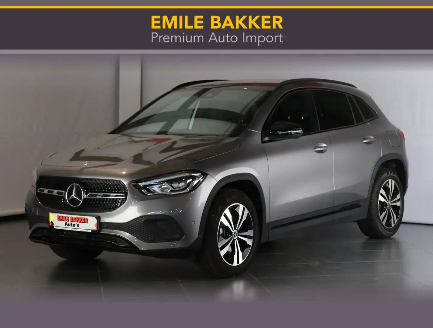 Mercedes-Benz GLA 200 Progressive Night 1e eig. Gris - 1