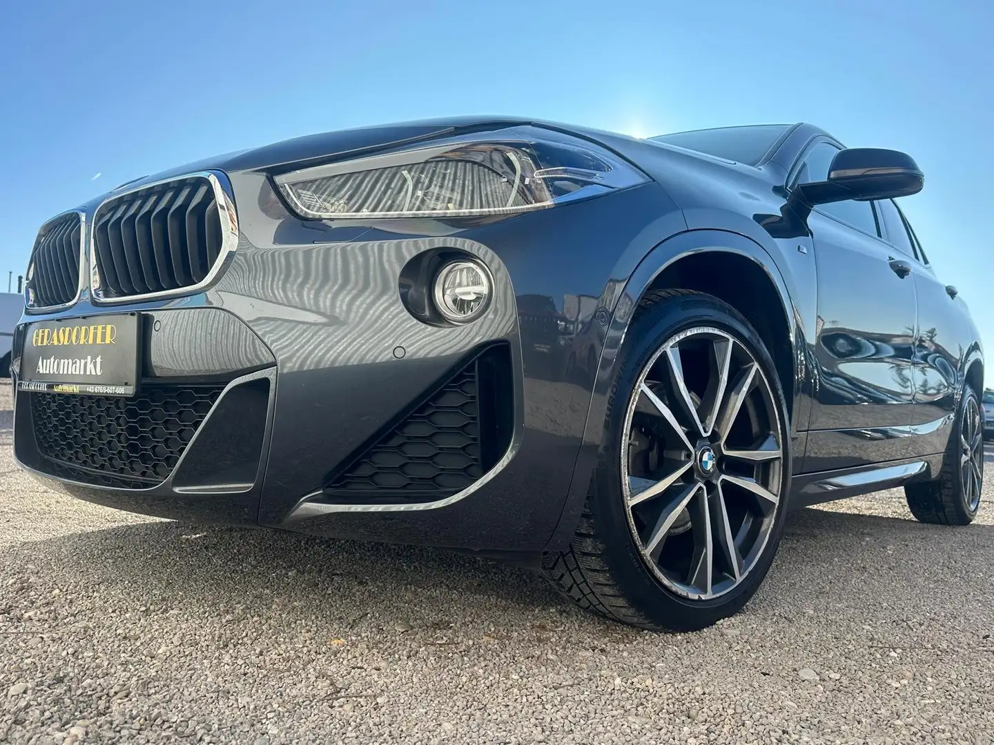 BMW X2 18 d Aut. M Sport **Alcantara*Head-up*Navi** Grau - 2