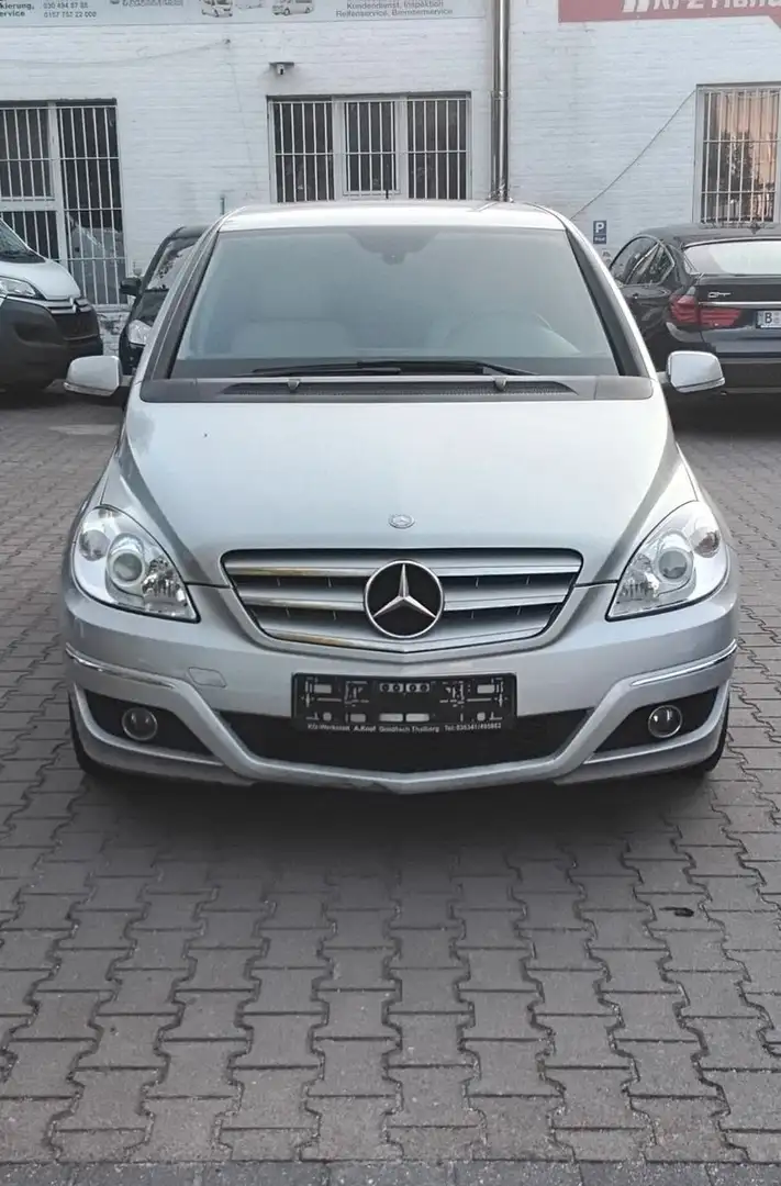 Mercedes-Benz B 180 B -Klasse B 180 CDI. Automatikgetriebe Stříbrná - 2