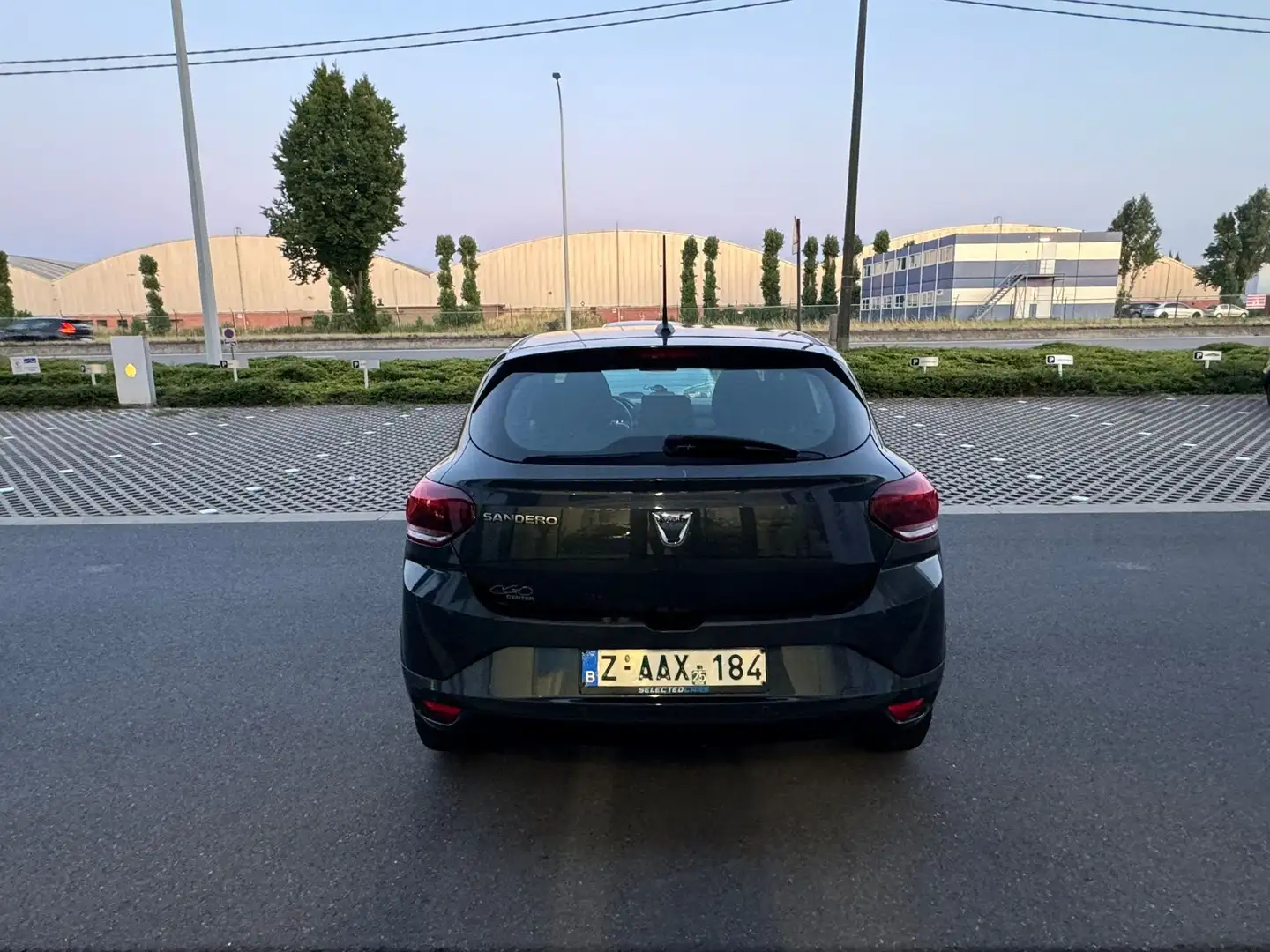 Dacia Sandero SCe Essential Full option Carplay / Camera Grijs - 2