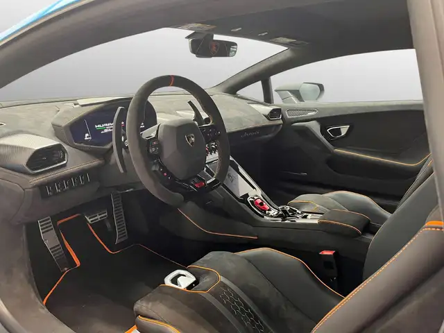 Lamborghini Huracan view 6