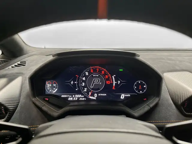 Lamborghini Huracan view 9