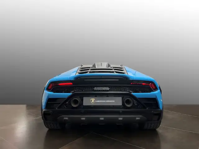 Lamborghini Huracan view 5