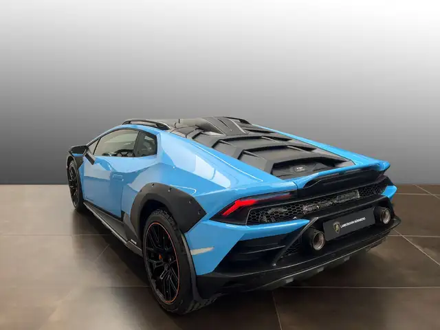 Lamborghini Huracan view 4