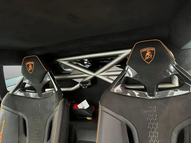 Lamborghini Huracan view 8