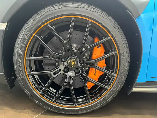Lamborghini Huracan view 11